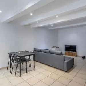 https://studio-la-ciotat-100m-de-la-mer.fr-provencehotel.com